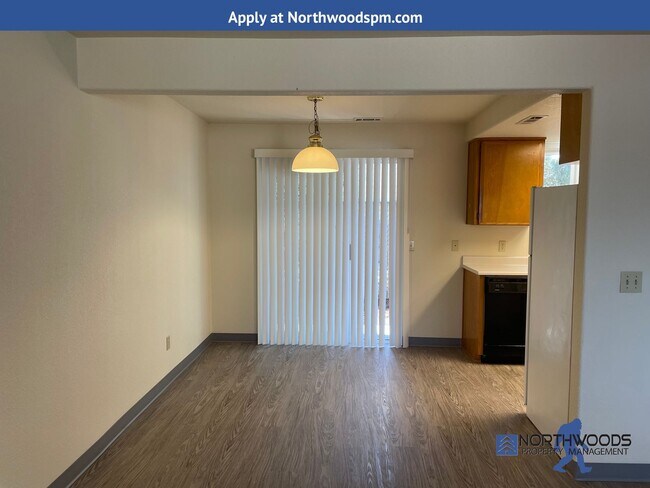 Building Photo - Very Nice 2 Bedroom 1 Bath Condo-Located i...
