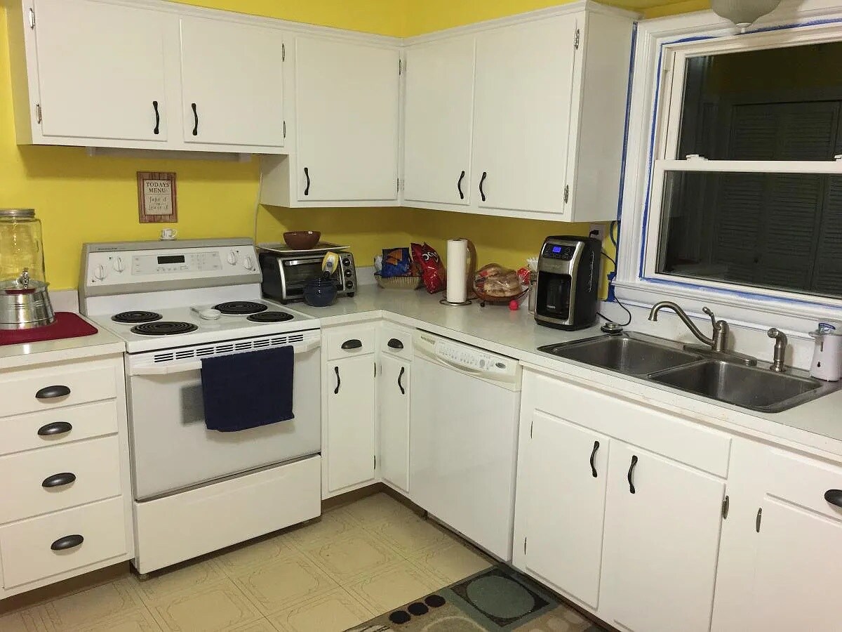 Building Photo - 131 N Hillsdale Dr