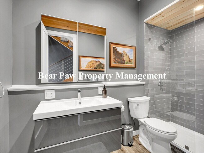 Building Photo - "Spacious 5-Bed Retreat with 3.5 Baths on ...