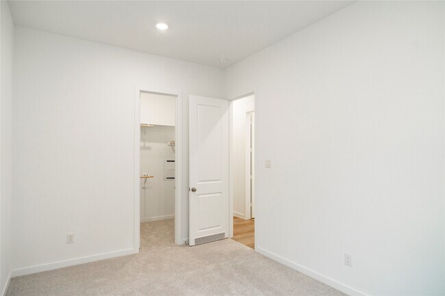 Building Photo - 31026 Sun Vly Dr