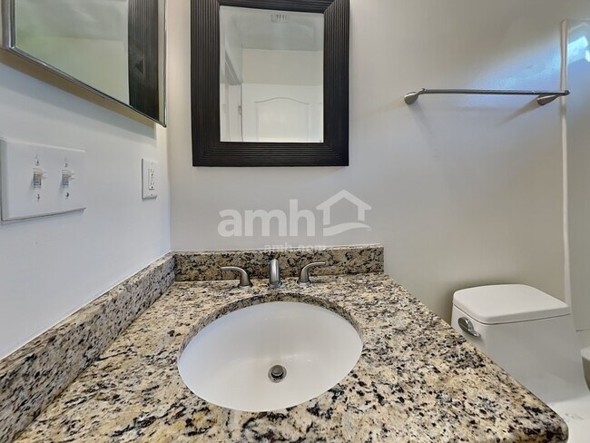 Building Photo - 3584 Shrewsbury Dr