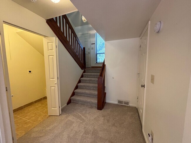 Building Photo - Comfortable Townhome Living in Southwest Fort Collins