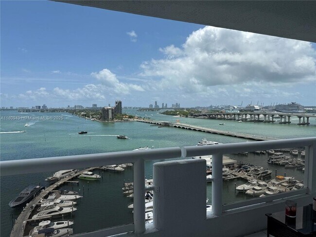 Building Photo - 1717 N Bayshore Dr