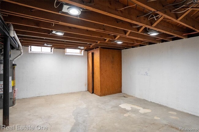 Building Photo - 6341 N Charlesworth St