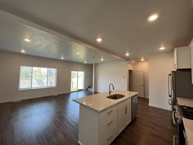 Building Photo - 1508 W Sparta Way