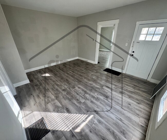 Building Photo - 314 Charles St