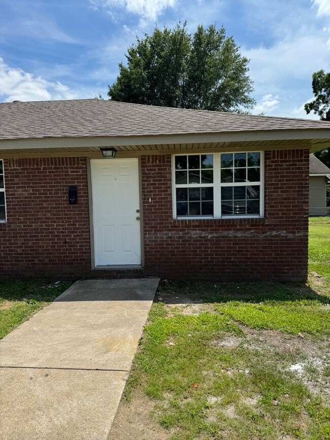 Building Photo - 2 BED / 1 Bath Apartment in Truman.  READY NOW!