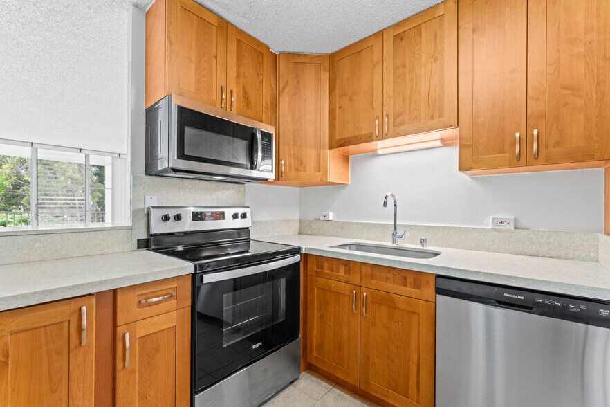 Building Photo - 95-2031 Waikalani Pl