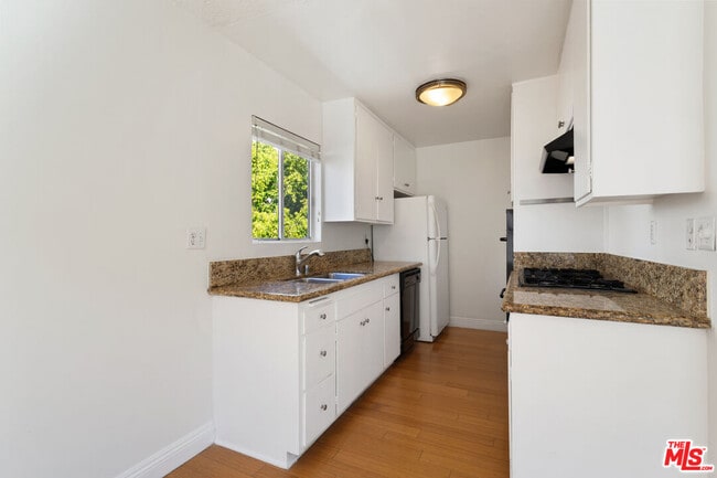 Building Photo - 11947 Kiowa Ave