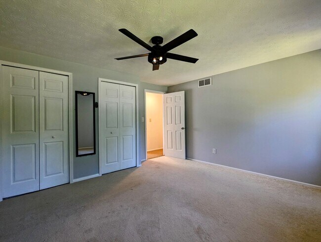 Building Photo - Center Hall Colonial for rent in Hudson!