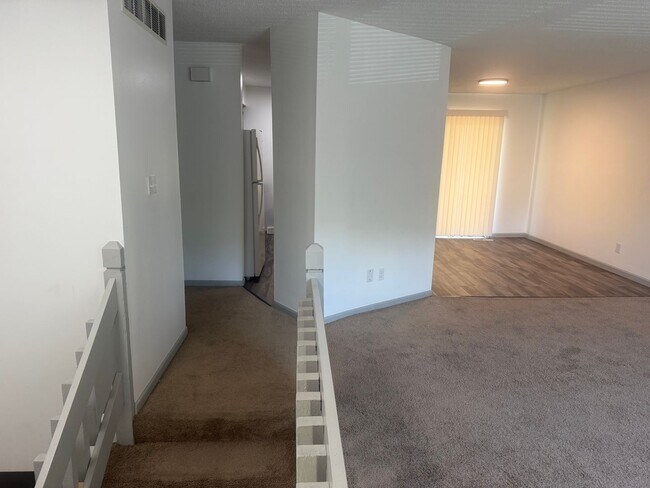 Building Photo - 431 Maple Grove Way