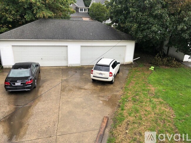 Building Photo - 2411 Woodmere Dr