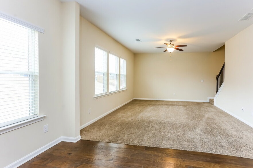 Building Photo - 90 Darbys Ave