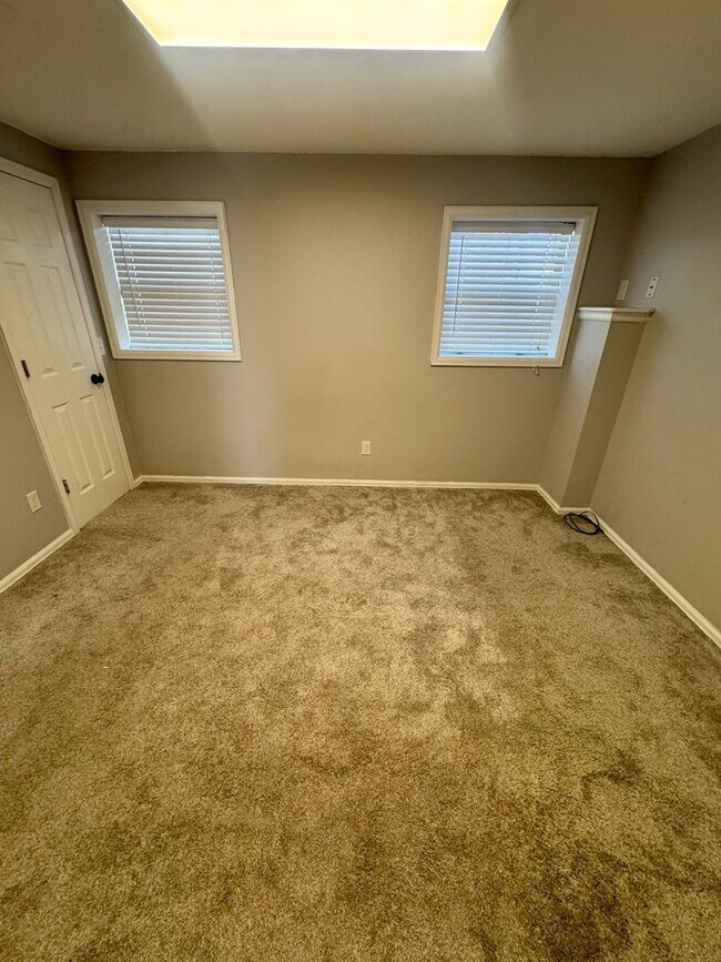 Building Photo - 4 Bedroom home in Stunning Rockrimmon