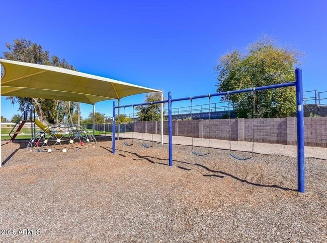 Building Photo - 11275 N 99th Ave