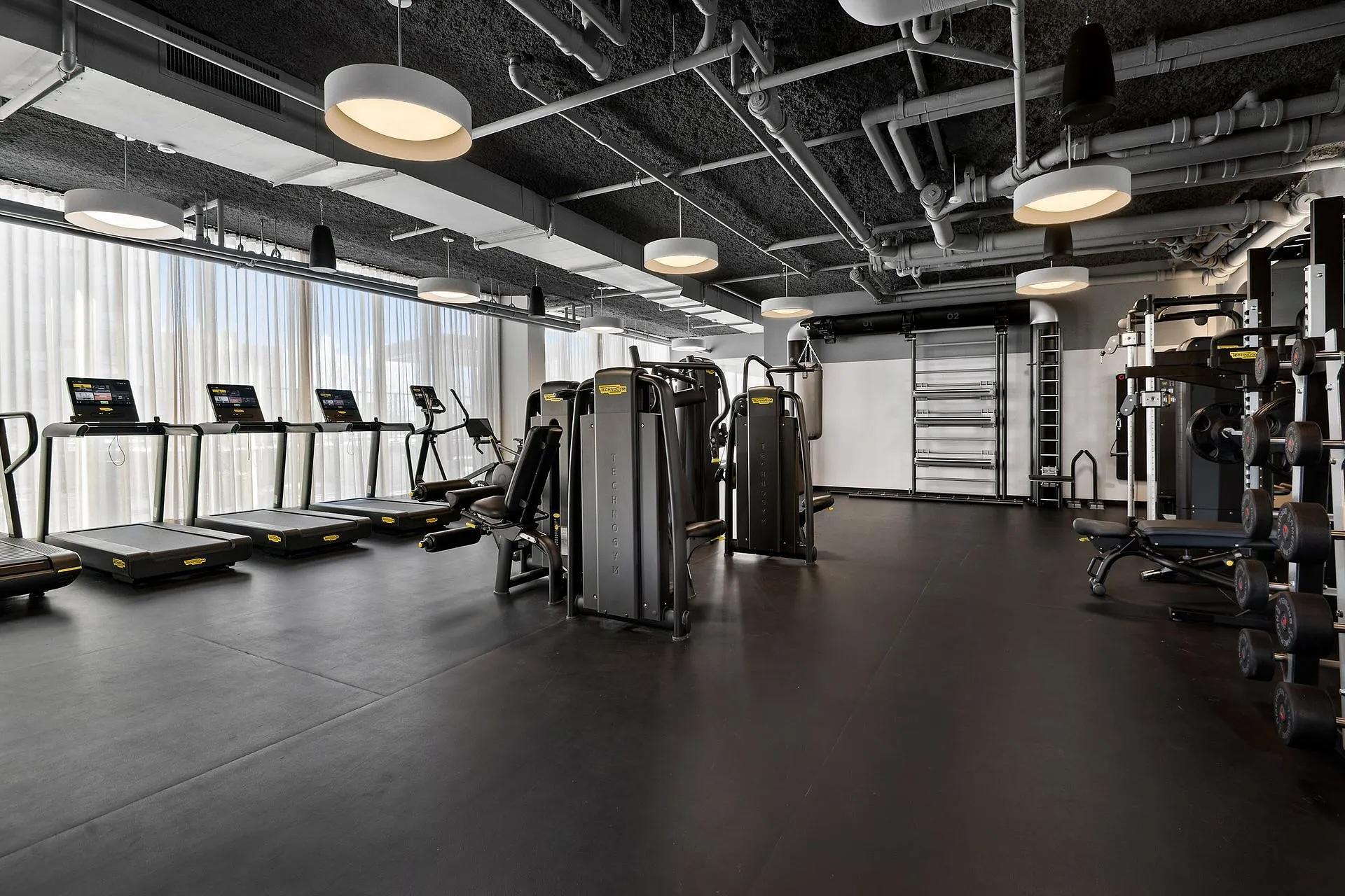 Building Photo - 513 S Damen Ave