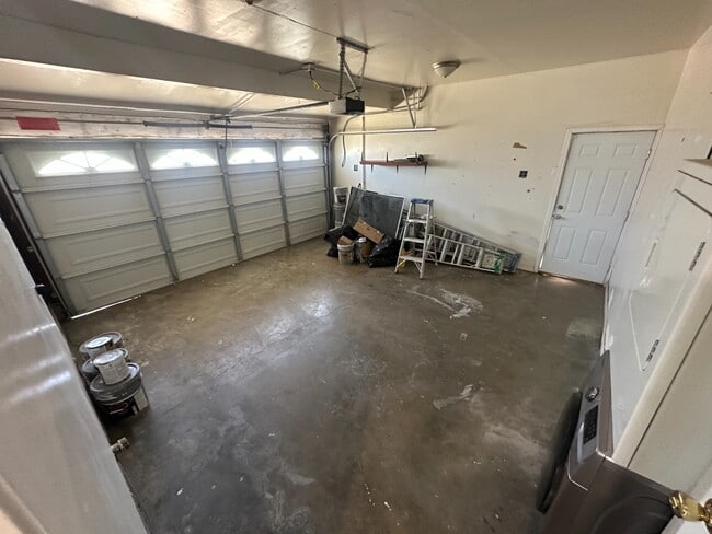 Building Photo - Bright 3BR Home with Central AC, Attached ...