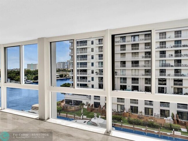 Building Photo - 3100 NE 49th St