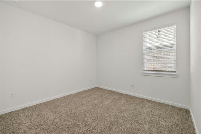 Building Photo - 2309 Magnolia Hl Dr