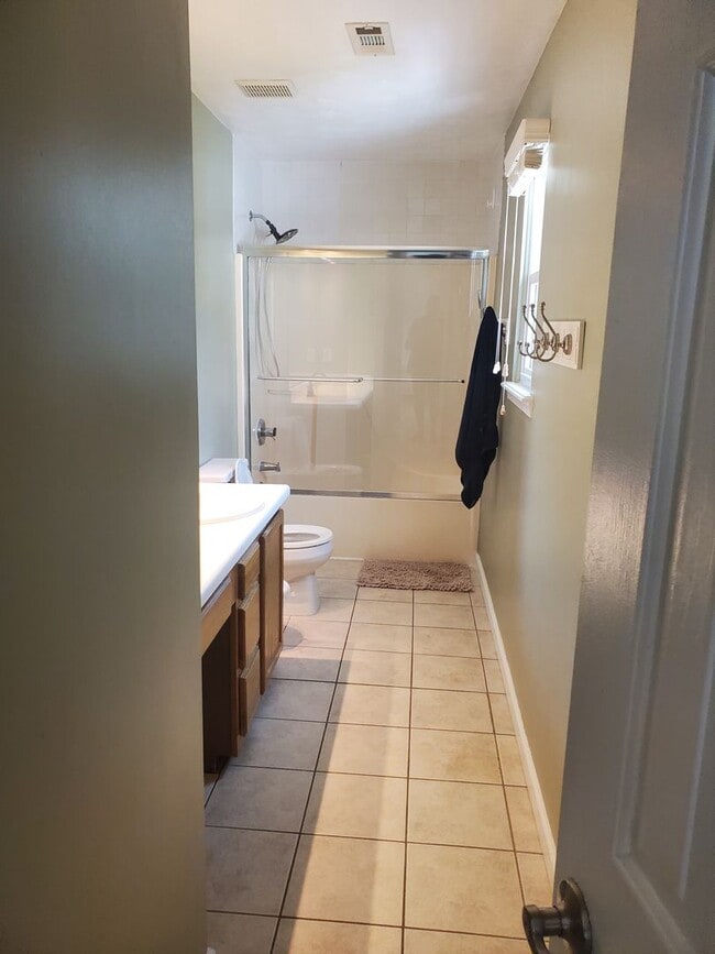 Building Photo - Deep Creek