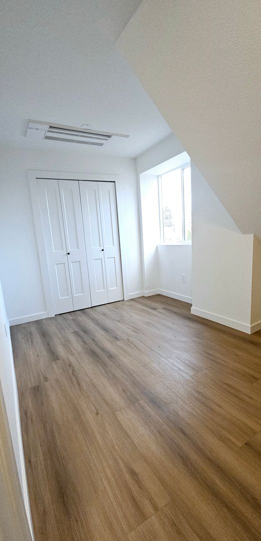 Building Photo - MOVE-IN SPECIAL! Recently Renovated 2 Stor...