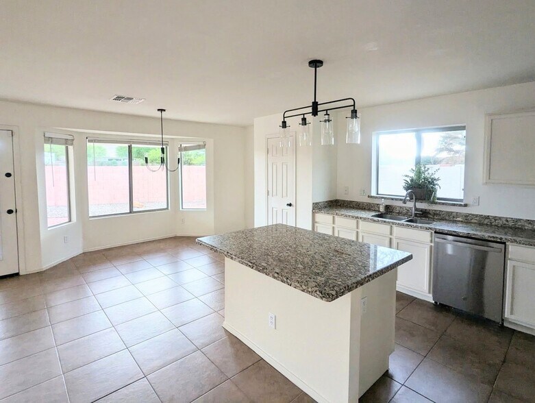 Building Photo - 33966 N Mercedes Dr