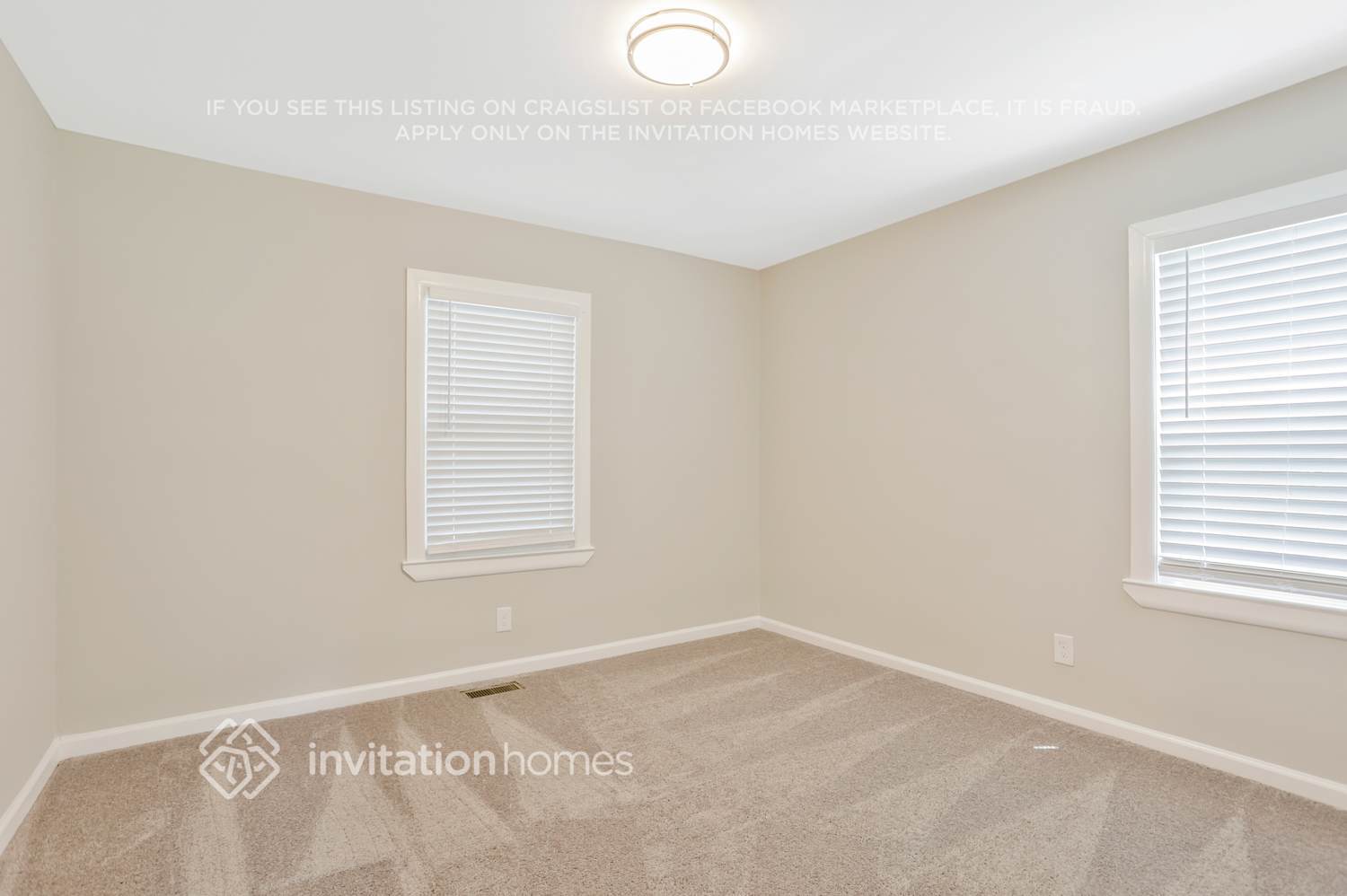 Building Photo - 2354 Beverly Ln