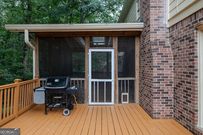 Building Photo - 2858 Livsey Dr
