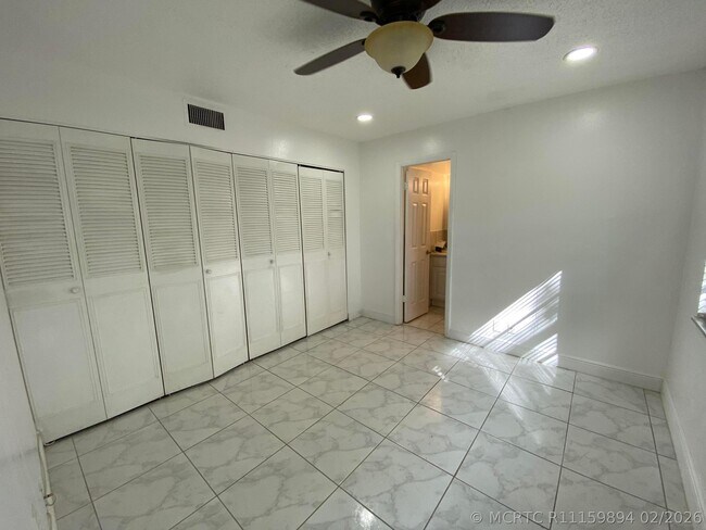 Building Photo - 138 Lake Frances Dr