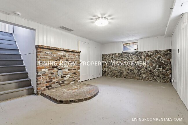 Building Photo - 7504 SE Woodstock Blvd