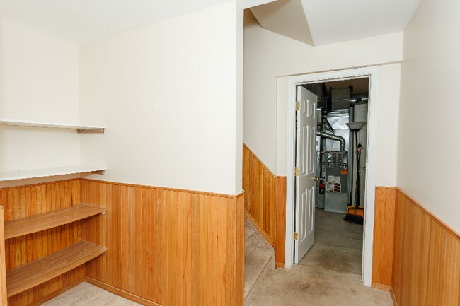 Building Photo - 599 Wilson Ave
