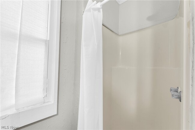 Building Photo - 3607 Sackett Ave