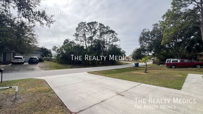 Building Photo - 1247 San Matio St