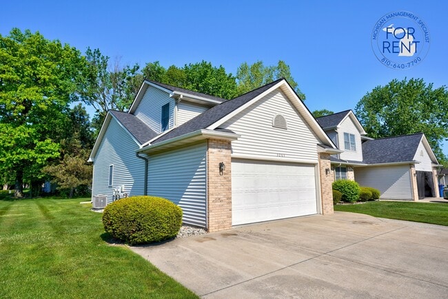 Building Photo - 3263 Silverwood Dr