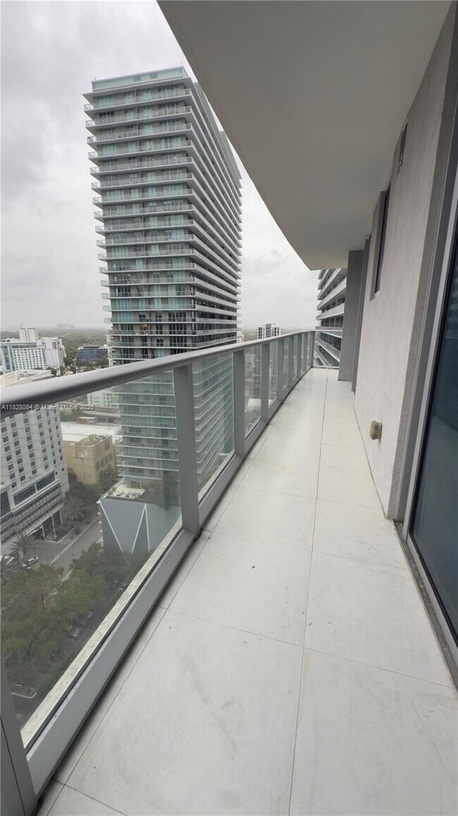 Building Photo - 1100S S Miami Ave