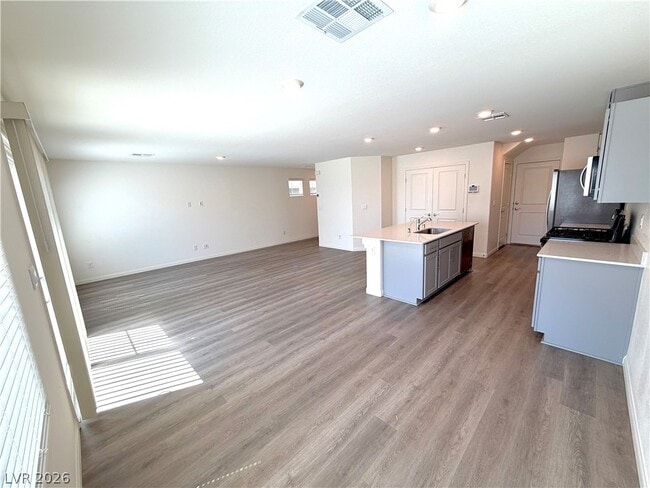 Building Photo - 5646 Mesa Sedona St
