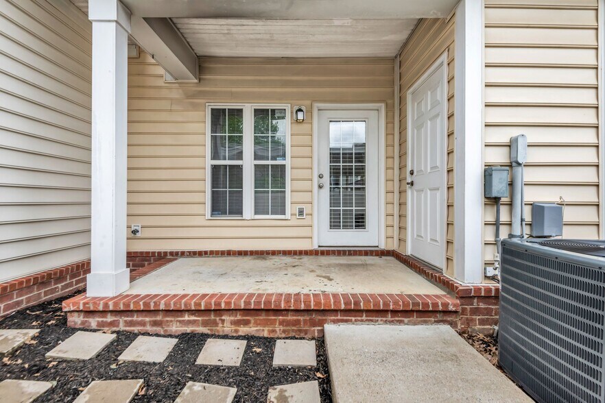 Building Photo - 4316 Summercrest Blvd