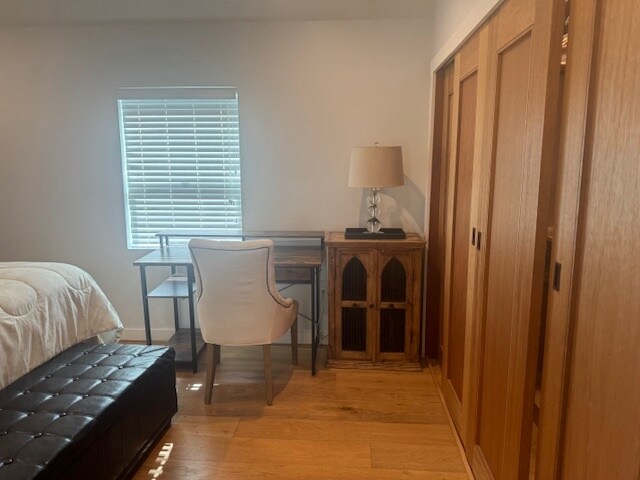 Bedroom workstation and large custom closet - 4050 Davana Rd
