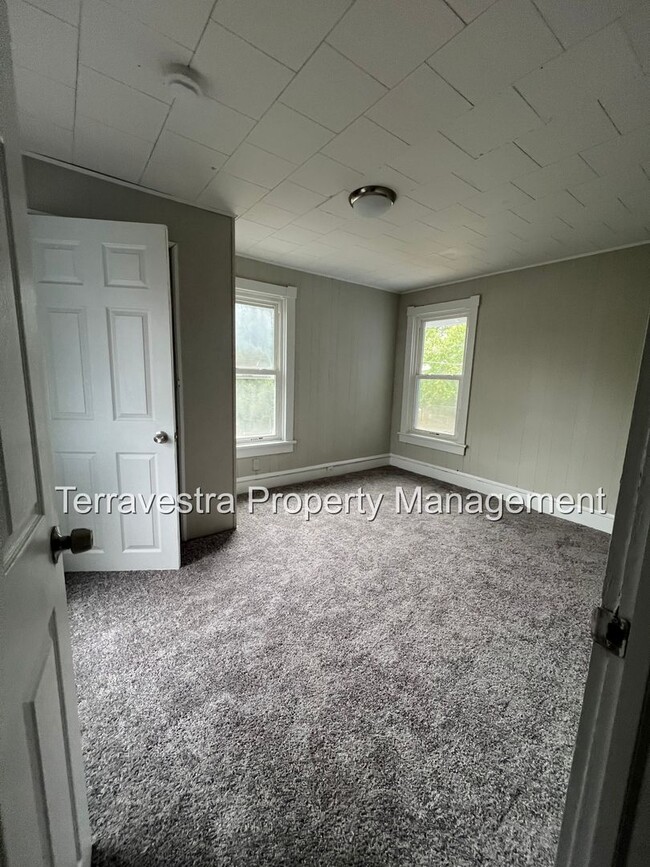 Building Photo - 3 Bed w/bonus loft! Eligible for $500 Secu...