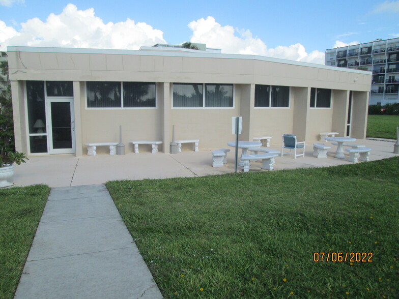 Clubhouse & Picnic Tables - 2020 N Atlantic Ave