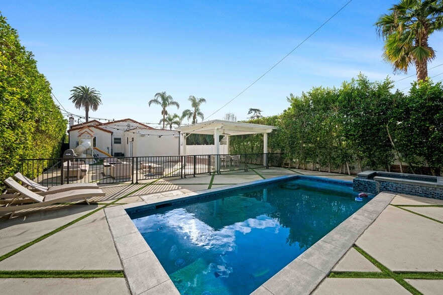 Building Photo - 1621 Hi Point St