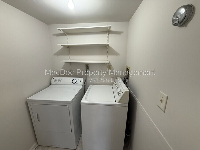 Building Photo - 5230 King's Wood Ln
