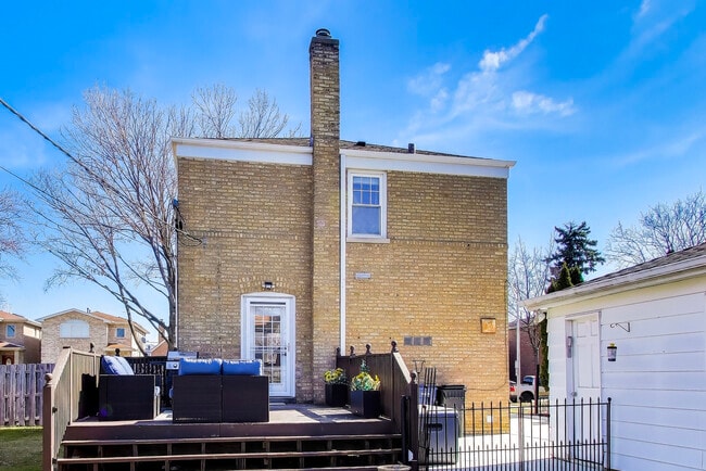 Building Photo - 4138 N Olcott Ave