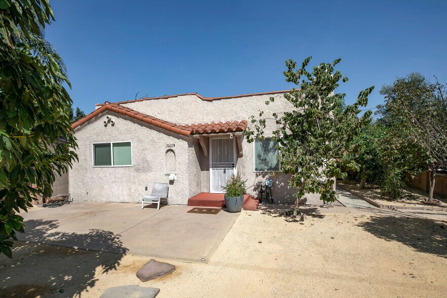 Primary Photo - 18605 Valerio St