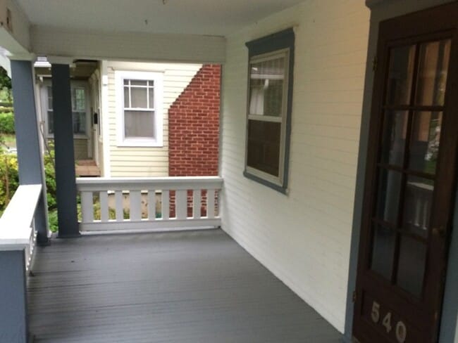 Building Photo - Charming 2 bedroom 1 bath
