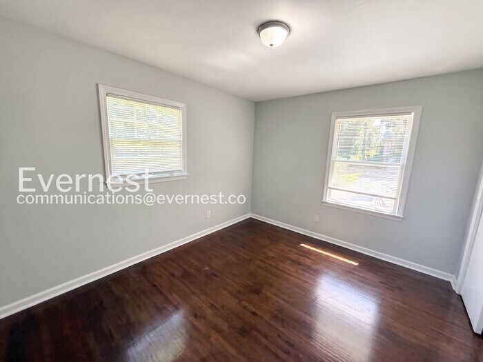 Building Photo - 605 71st St S