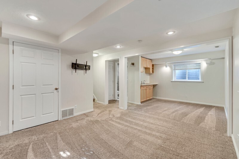 Building Photo - 582 Meadow Hill Dr