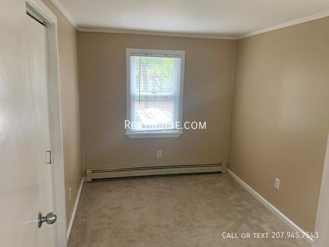 Building Photo - 11 Stillwater Ave