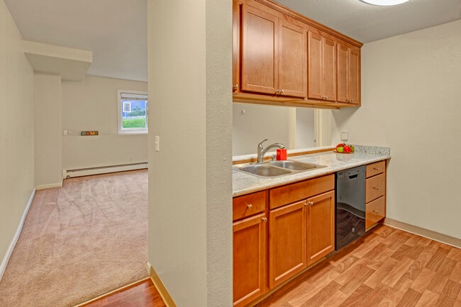 Hillside Chalet Apartments - Kitchen - Hillside Chalet