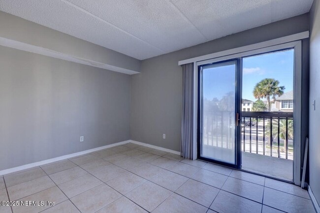 Building Photo - 400 1st St S